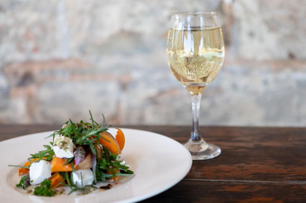 The Historic Pig And Whistle Inn Bathurst Exteriér fotografie
