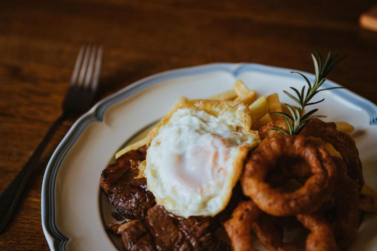 The Historic Pig And Whistle Inn Bathurst Exteriér fotografie