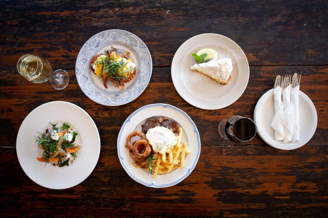 The Historic Pig And Whistle Inn Bathurst Exteriér fotografie