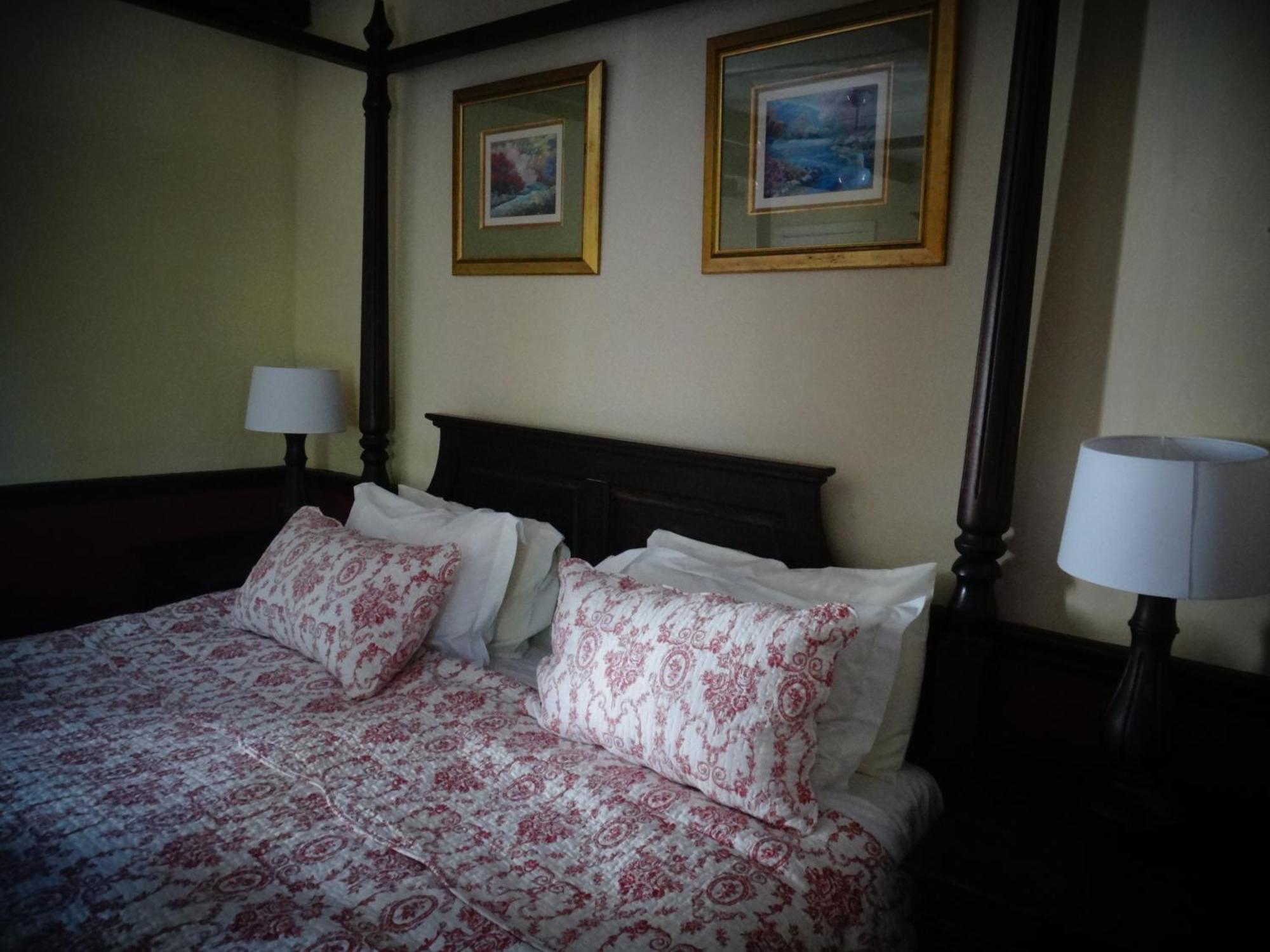The Historic Pig And Whistle Inn Bathurst Pokoj fotografie